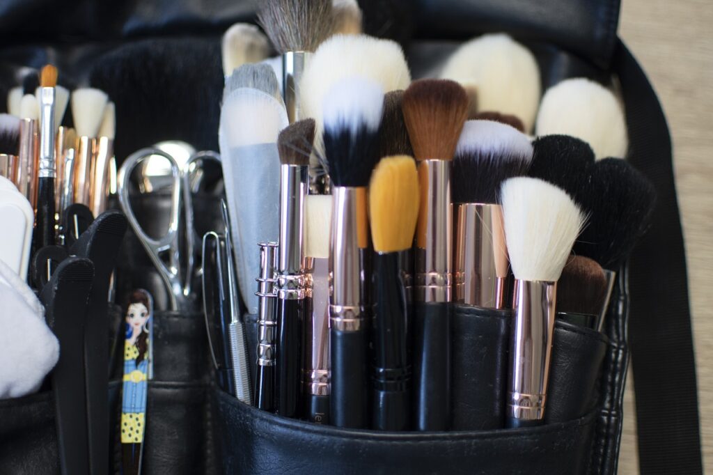 paint brush, make up, cosmetics-4878910.jpg